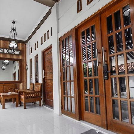 Inez Homestay Джокьякарта Экстерьер фото