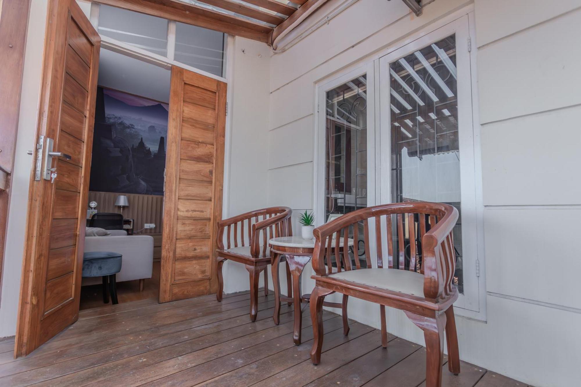 Inez Homestay Джокьякарта Экстерьер фото