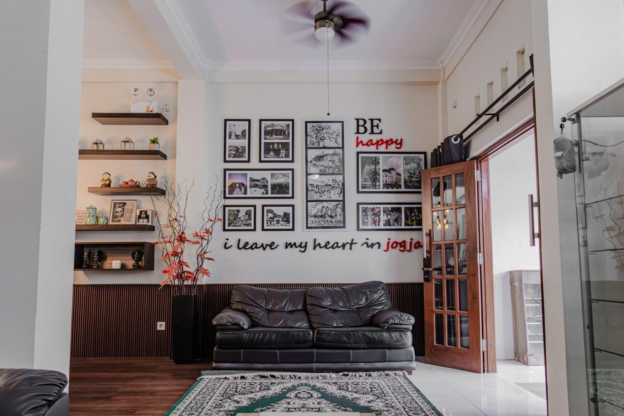 Inez Homestay Джокьякарта Экстерьер фото